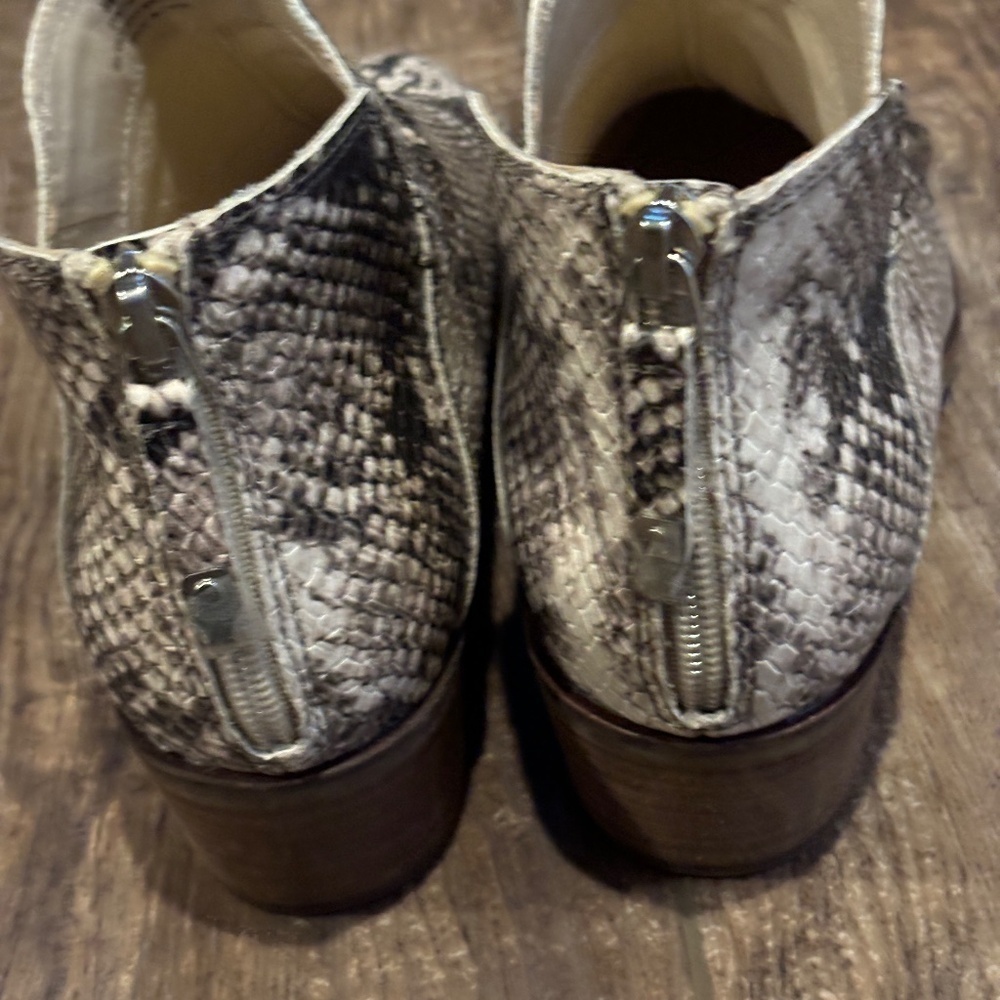 Dolce Vita Karsen Snakeskin Python Bootie Ankle Boots Women's Size 8 - Picture 13 of 13